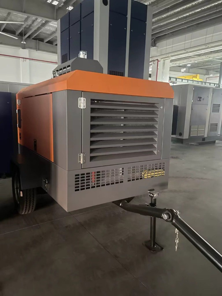 Compresor industrial móvil con remolque en galpón